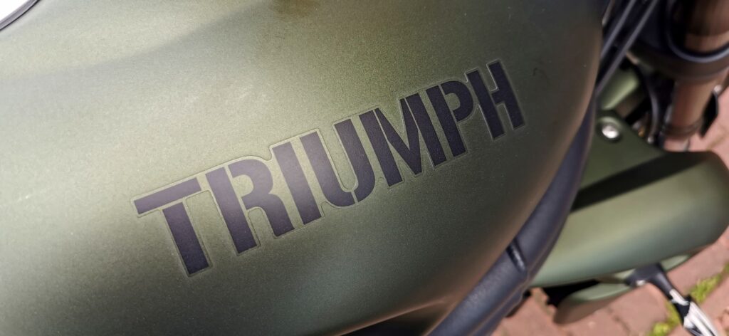 Triumph Speed Triple 1050 Army - unikat, który powstał w liczbie 200 egzemplarzy.