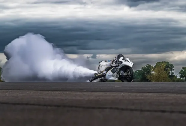 Motocykl na parę "Force of Nature" pobił rekord prędkości UK.