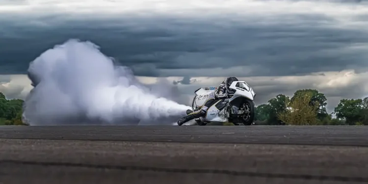 Motocykl na parę "Force of Nature" pobił rekord prędkości UK.