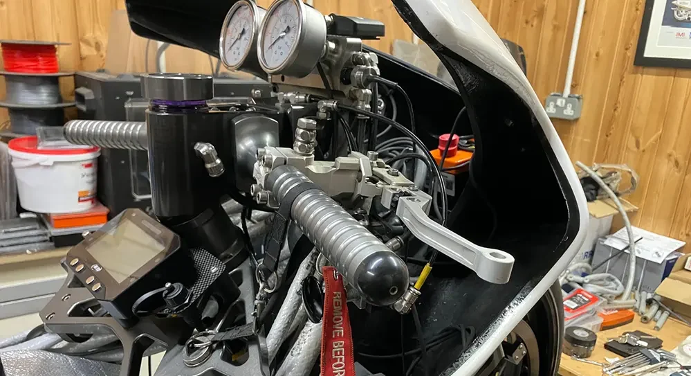 Motocykl na parę "Force of Nature" pobił rekord prędkości UK.