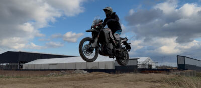 Moto Morini Alltrhike 450 to bardzo dojrzały i zrównoważony motocykl ADV.