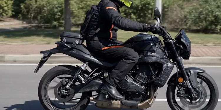Moto Guzzi The Trip 500 - rzędowa 2-cylindrówka na A2