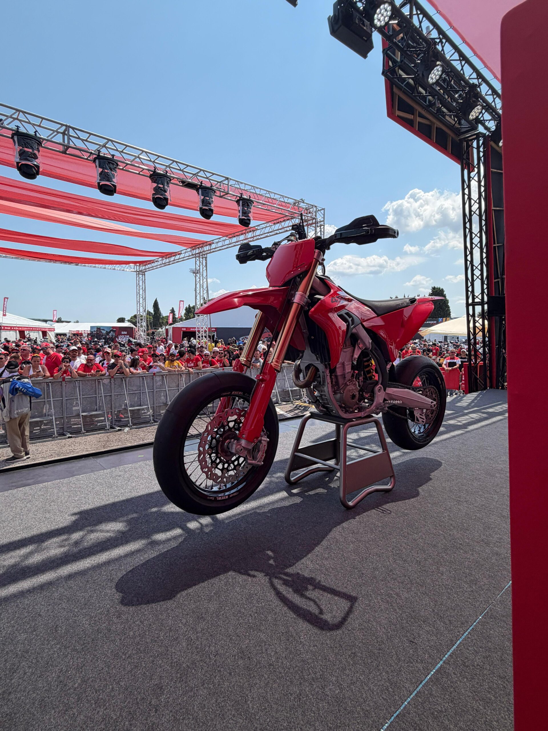 Ducati Desmo 450 SM - pierwsze, fabryczne supermoto z Borgo Panigale