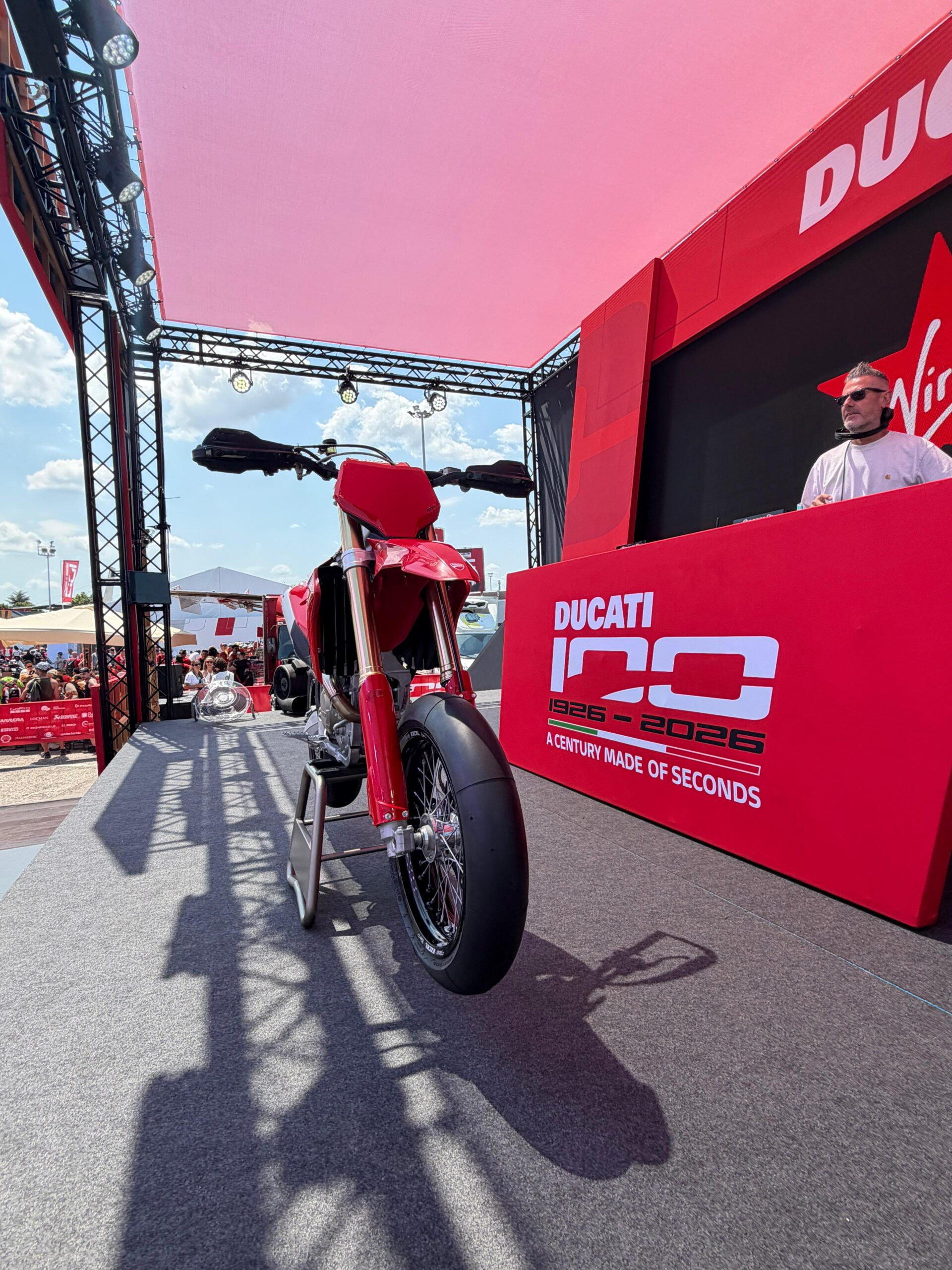 Ducati Desmo 450 SM - pierwsze, fabryczne supermoto z Borgo Panigale