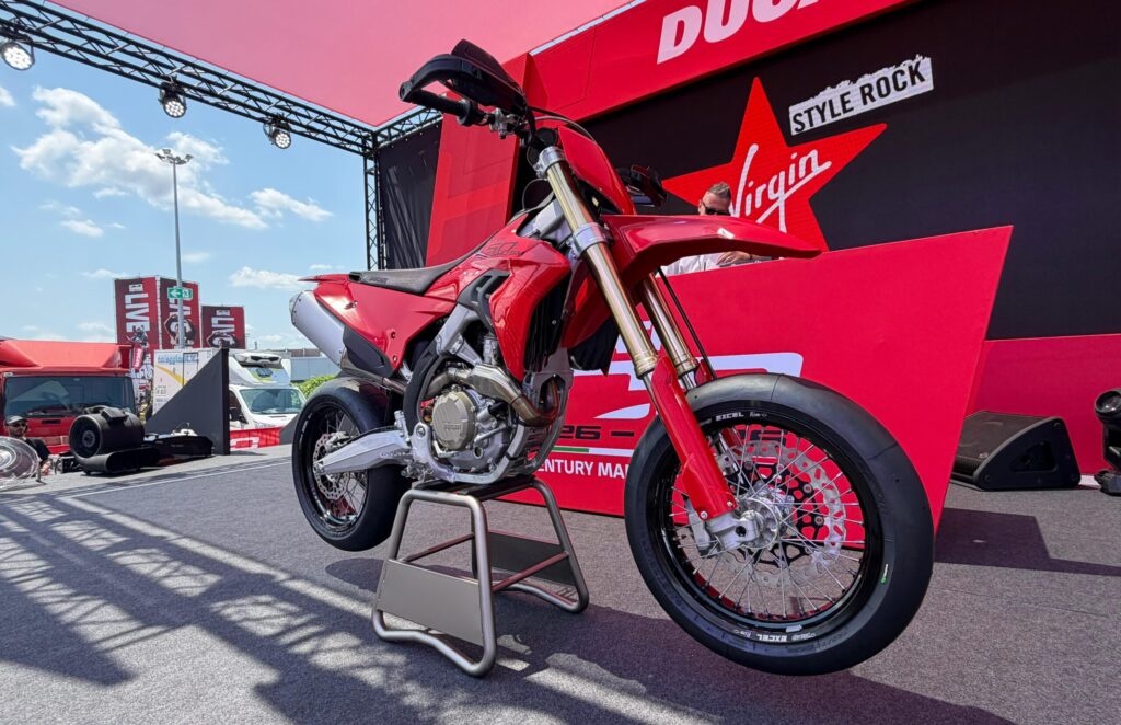 Ducati Desmo 450 SM - pierwsze, fabryczne supermoto z Borgo Panigale