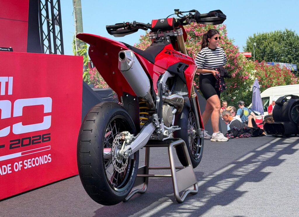 Ducati Desmo 450 SM - pierwsze, fabryczne supermoto z Borgo Panigale