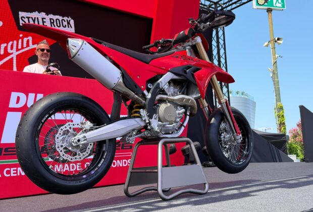 Ducati Desmo 450 SM - pierwsze, fabryczne supermoto z Borgo Panigale
