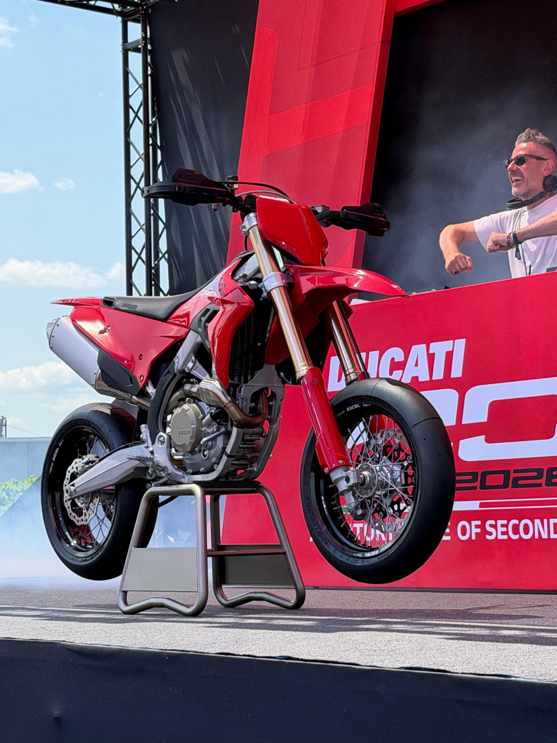 Ducati Desmo 450 SM - pierwsze, fabryczne supermoto z Borgo Panigale