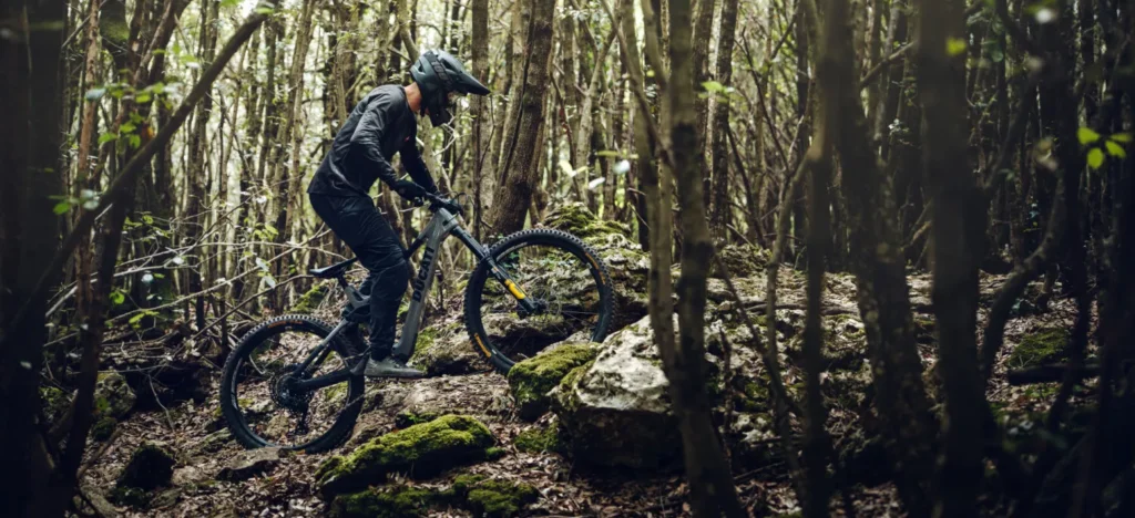 Ducati odświeża gamę rowerową prezentując model szosowy, gravel, oraz e-emtb o charakterystyce trailowej i enduro.