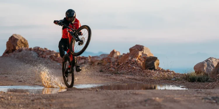 Ducati odświeża gamę rowerową prezentując model szosowy, gravel, oraz e-emtb o charakterystyce trailowej i enduro.