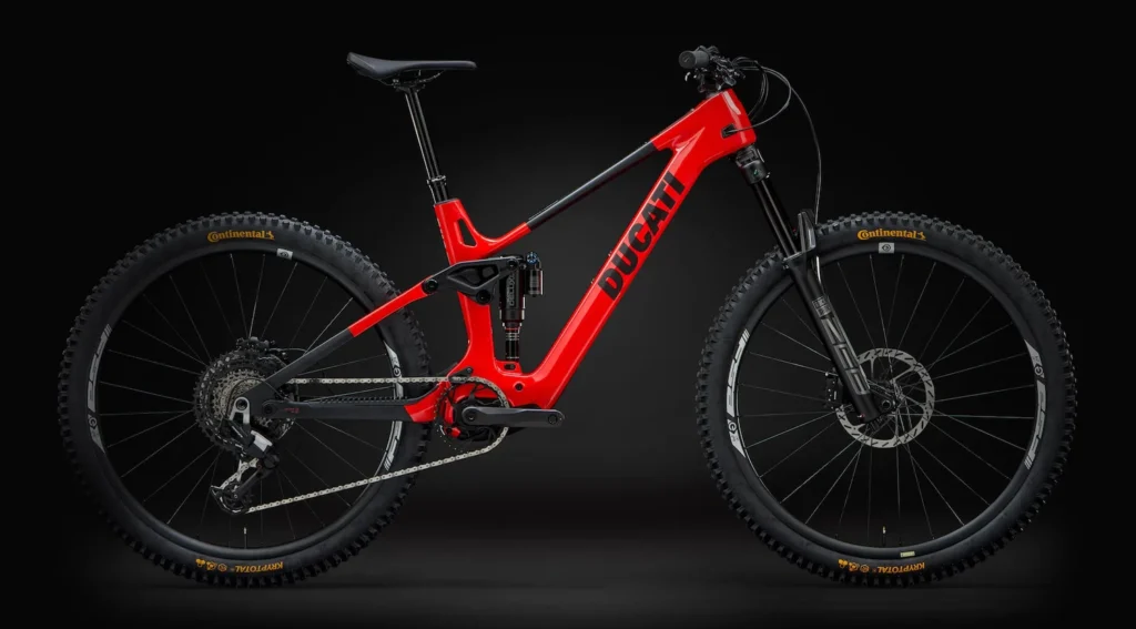 Ducati odświeża gamę rowerową prezentując model szosowy, gravel, oraz e-emtb o charakterystyce trailowej i enduro.